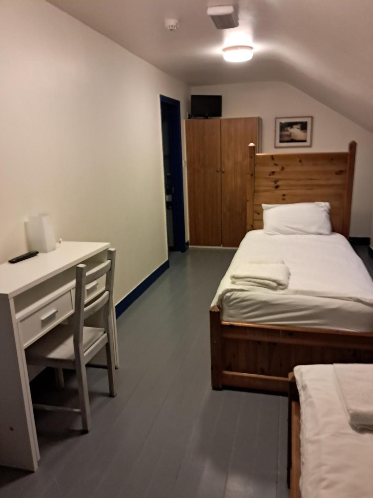 Coastguard Lodge Hostel At Tigh Tp Glaise Bheag Exterior photo